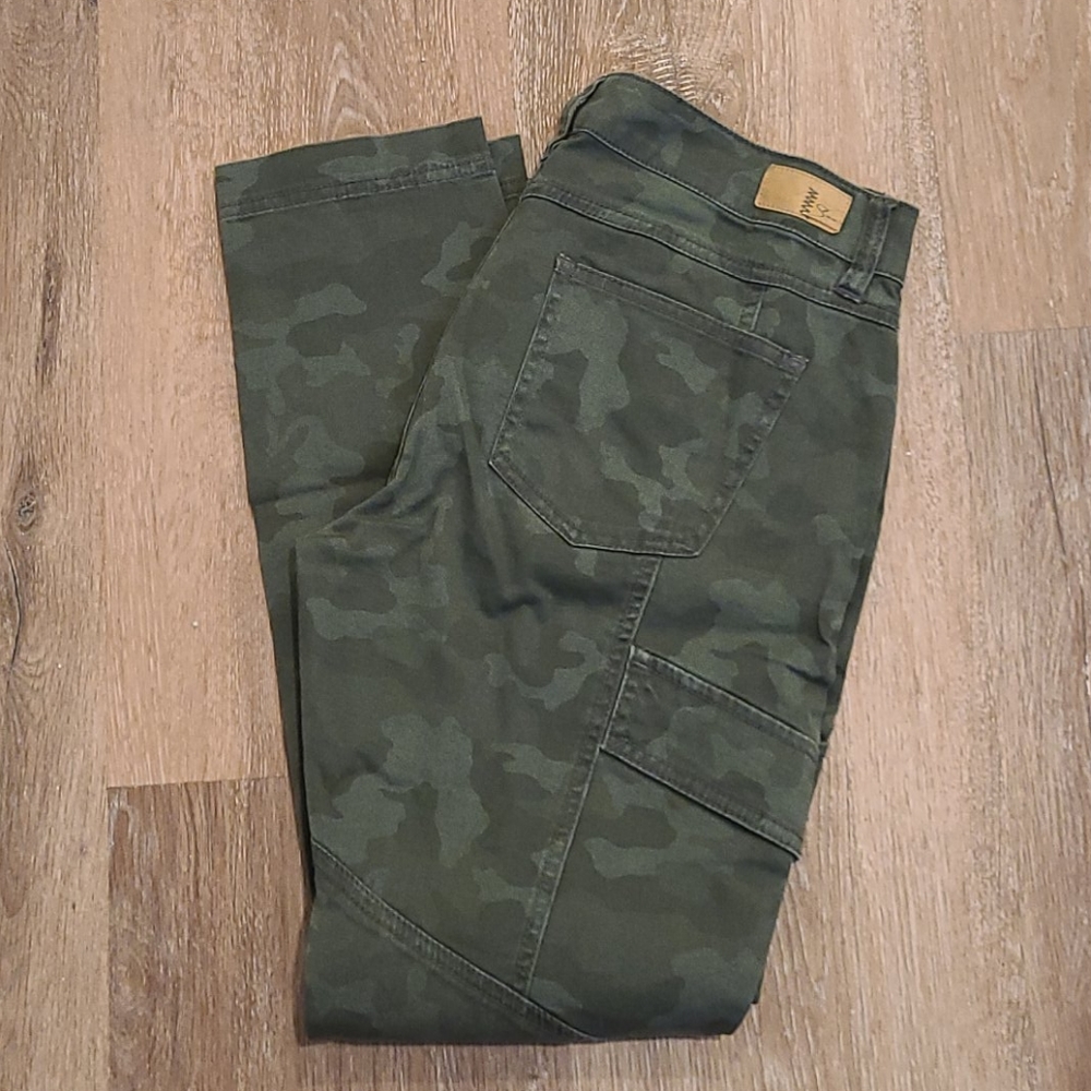 Camo cargo print pants